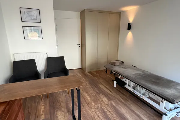 Table d'ostéopathie dans le cabinet de Maïté Arnaud, Grenoble centre
